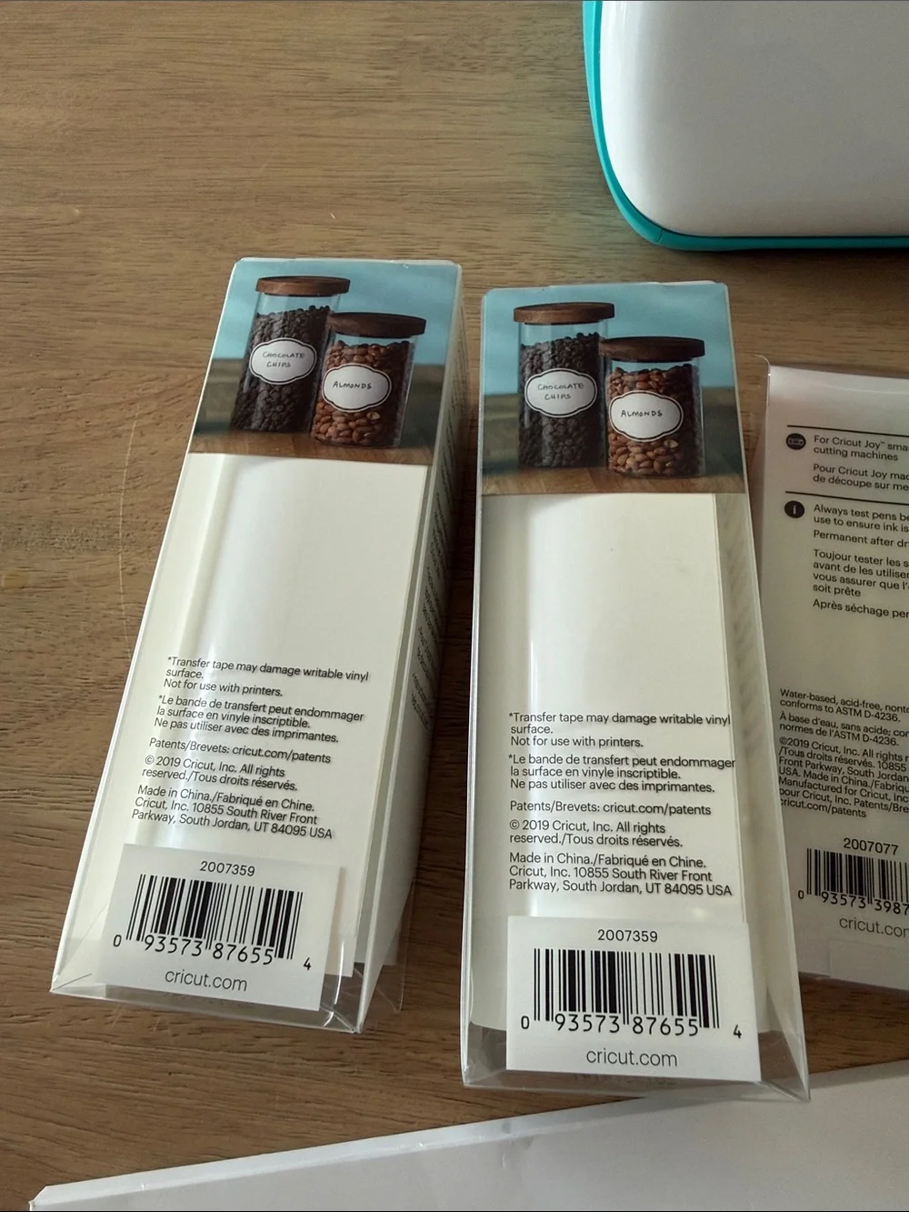Cricut Joy Kit with Teal and White Machine and Assorted Pens and Labels - Picture 4 of 12